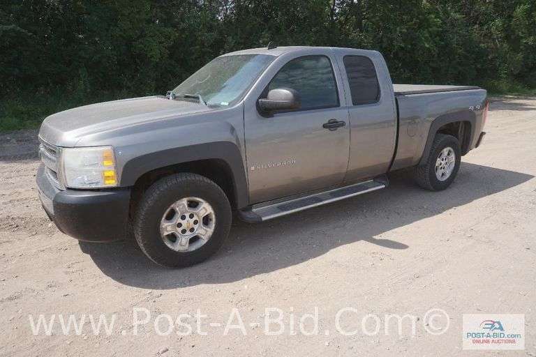 2008 Chevy Silverado 4 x4 Silverado Extended Cab Truck, With 156,