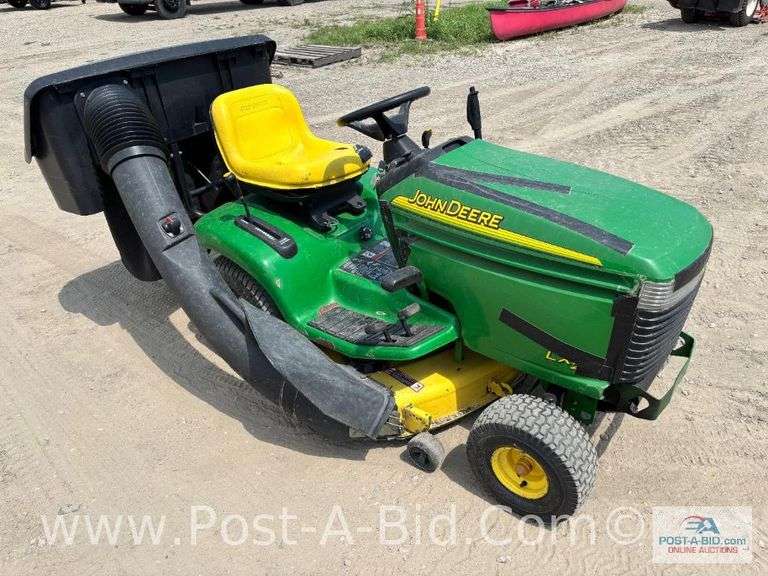 John Deere LX279 Hydrostatic Riding Lawn Mower With Twin Bag Bagg