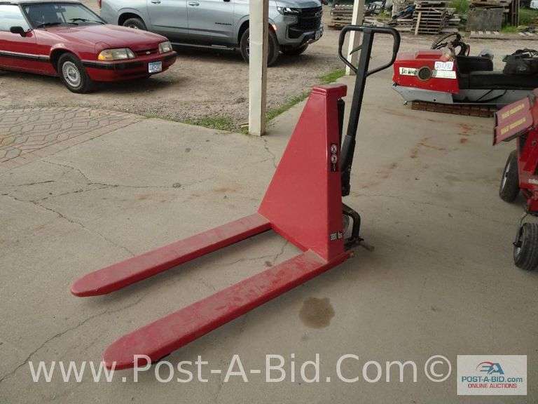 U Line H-544` Heavy Duty Hydraulic Pallet Jack.