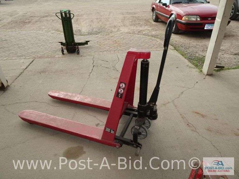 U Line H-544` Heavy Duty Hydraulic Pallet Jack.
