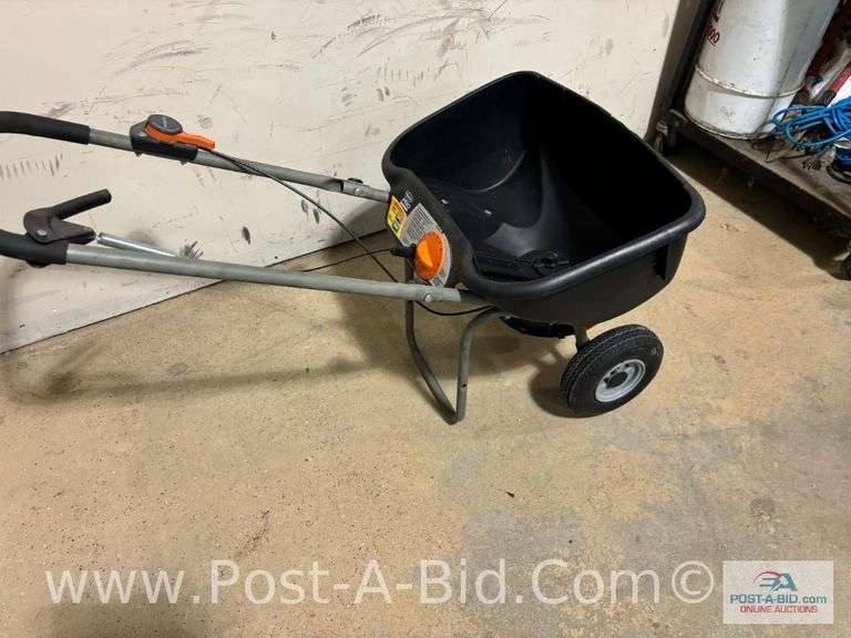 Scotts Pro Fertilizer/Broad Cast Spreader.