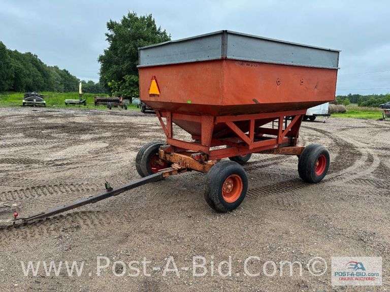 250 Bushel Gravity Box, With MN 10 Ton Running Gear.