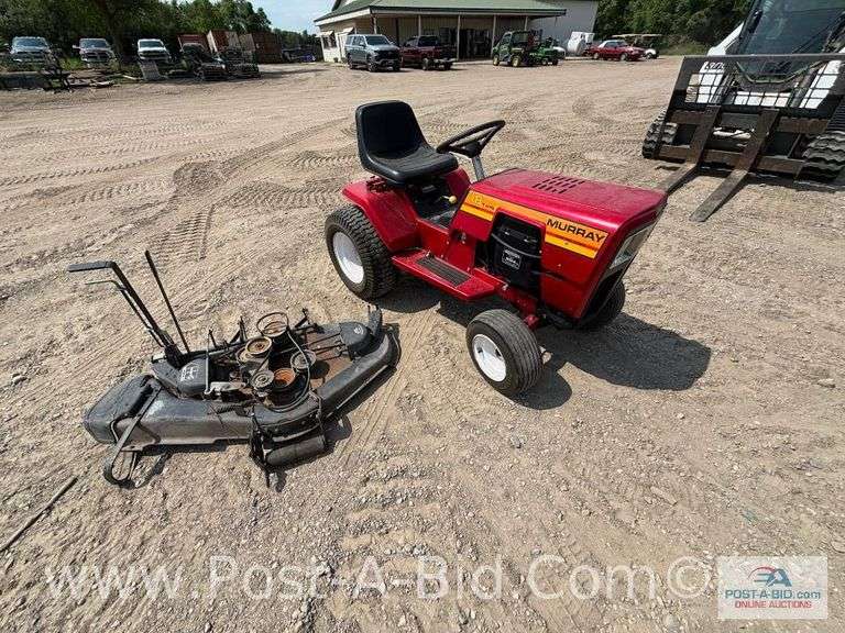 1980's Murray Twin 18 Lawn Tractor With 42" Deck (Deck Not Attach