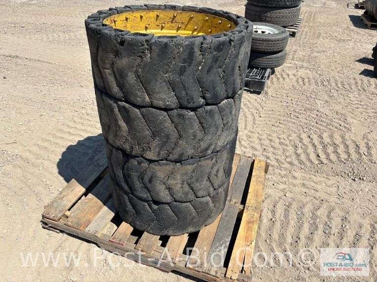 4 x Skid Steer Tires On 8 Bolt Rums, Owner Stated "12.0 U 16.5 De