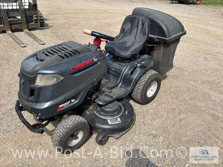 Troybilt Riding Mower With 22HP Motor, Hydrostatic, 48" Deck With