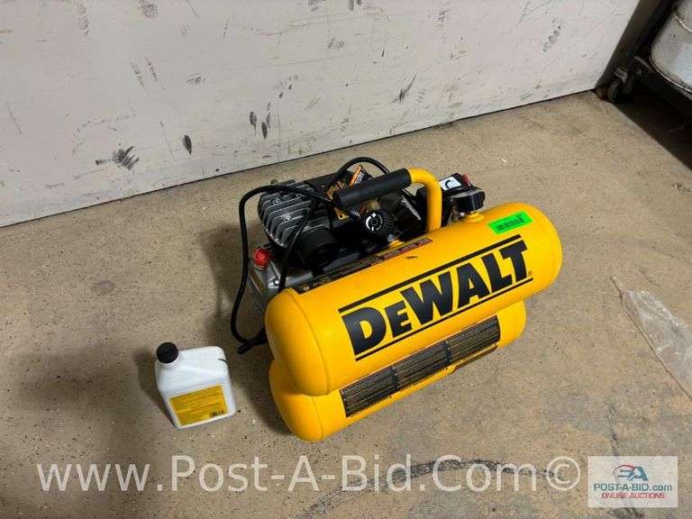 DeWalt 2 Tank 4 Gallon Air Compressor With Oil.