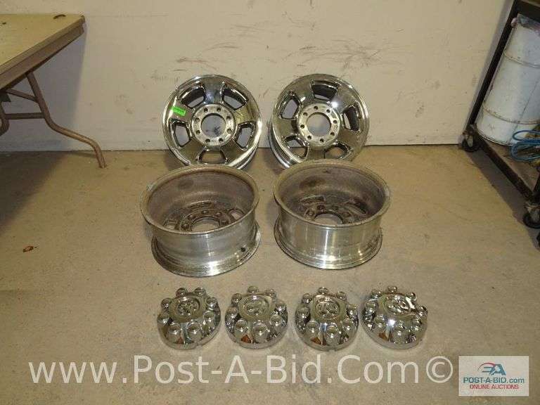 4x Dodge 2500 17x8 Rims With Caps.