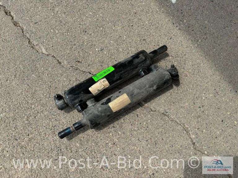 (2) New Small Hydraulic Cylinders.