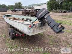2000 Crestliner Fishing Boat With Mercury 25 HP Motor And 1970 Li
