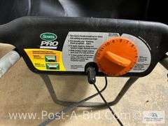 Scotts Pro Fertilizer/Broad Cast Spreader.