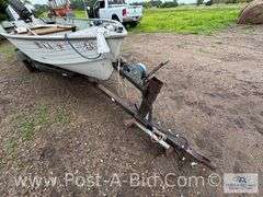 2000 Crestliner Fishing Boat With Mercury 25 HP Motor And 1970 Li