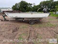 2000 Crestliner Fishing Boat With Mercury 25 HP Motor And 1970 Li