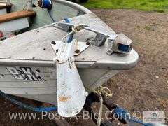 2000 Crestliner Fishing Boat With Mercury 25 HP Motor And 1970 Li