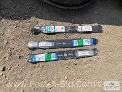 Yard Machines Tractor With 38" Deck, 12.5HP Motor, 2 New Blades,