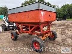 250 Bushel Gravity Box, With MN 10 Ton Running Gear.