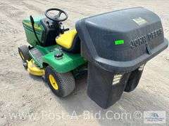 John Deere LX279 Hydrostatic Riding Lawn Mower With Twin Bag Bagg