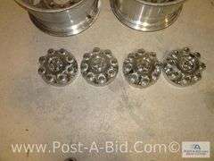 4x Dodge 2500 17x8 Rims With Caps.