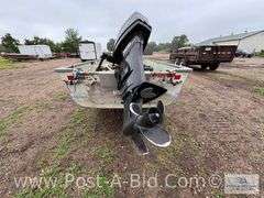 2000 Crestliner Fishing Boat With Mercury 25 HP Motor And 1970 Li