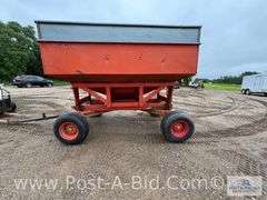 250 Bushel Gravity Box, With MN 10 Ton Running Gear.