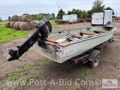 2000 Crestliner Fishing Boat With Mercury 25 HP Motor And 1970 Li