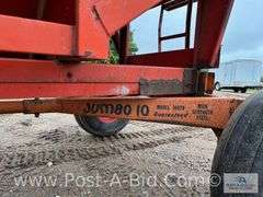 250 Bushel Gravity Box, With MN 10 Ton Running Gear.