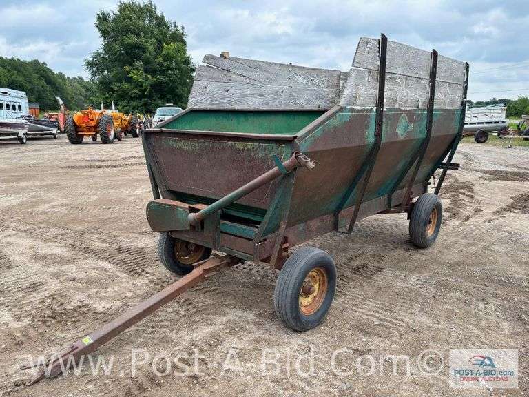 Dokken Forage Box On Wagon Approximately 142" x 74"