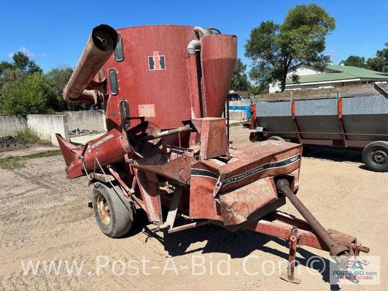 International 1250 Grinder/Mixer, Owner Stated, "New Belts."