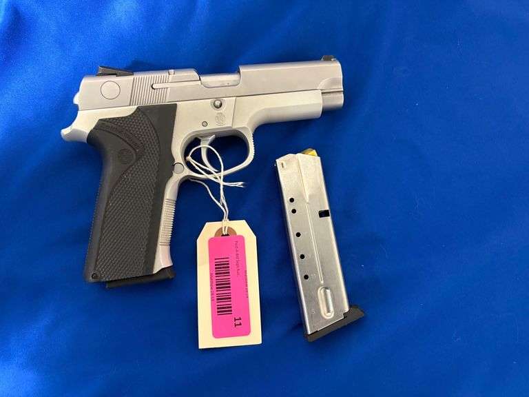 Smith And Wesson Model 4043 .40 S & W Handgun, With 2 Magazines, Serial Num