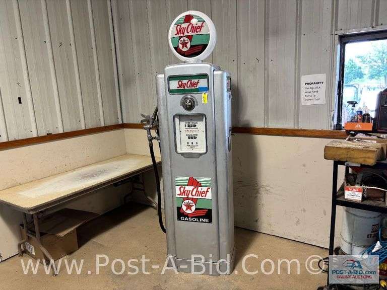 1940's Texaco Sky Chief Gas Pump, Approx. 87" T x 23" W x 13" D, With 2 Key