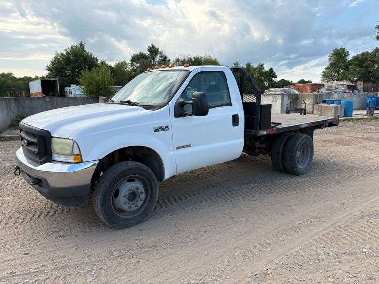 2004 Ford F-550 Dually Diesel Flatbed Truck w/ 6.0 L Diesel Motor, 203,233 Miles, Automatic.