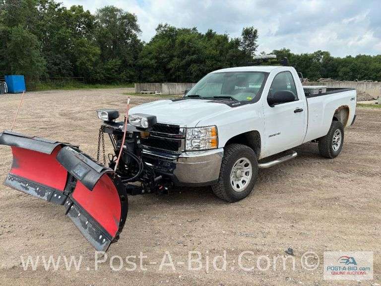 2013 Chevy Silverado 1 Ton 3500 HD White 4x4 Pickup Truck, V8 Automatic