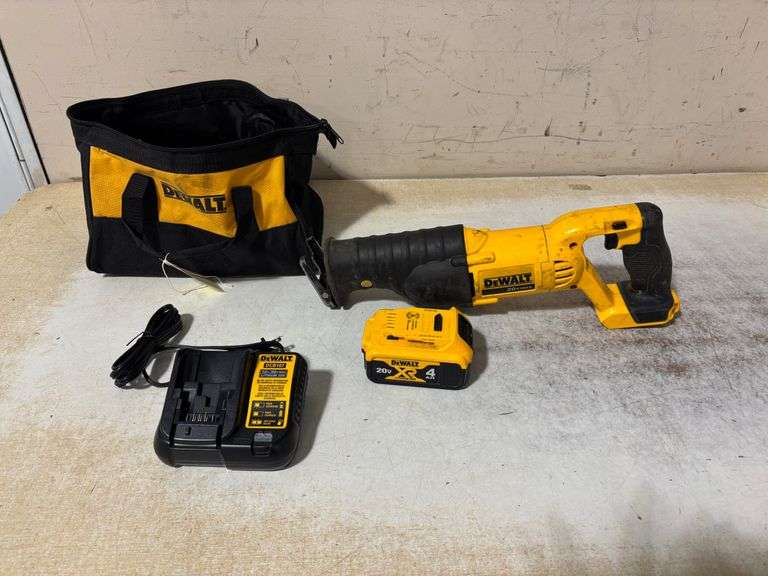De Walt 20V Max Sawzall With Battery, Charger And Bag, Works ...
