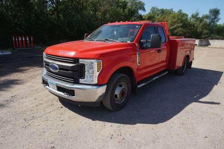 2018 Ford F350 XL Dually 4x2 Truck With 213,978 Miles, 6.2L Gas Motor, Util