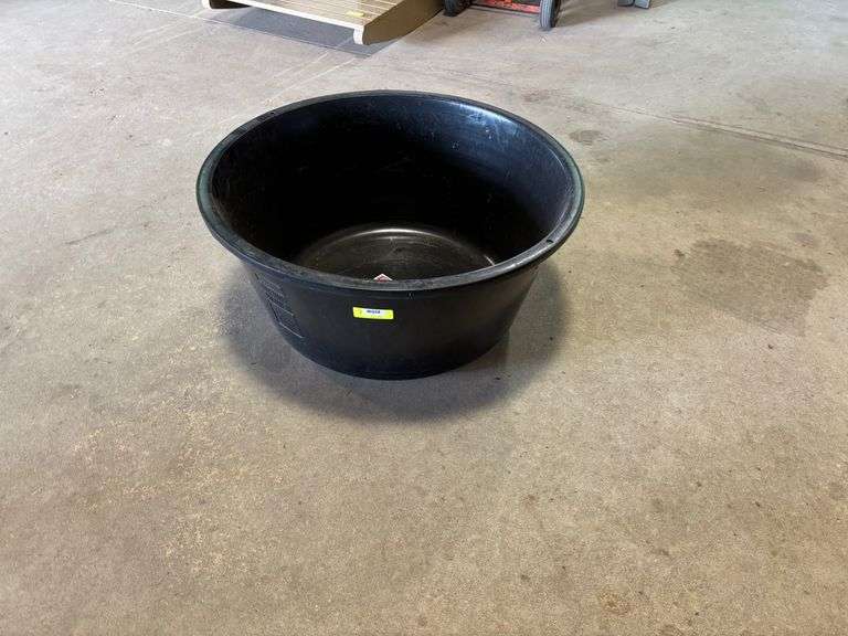 Tuff Stuff Round Tank, Approx. 29" Diameter x 13" Deep.