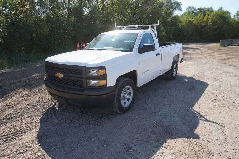 2014 Chevy Silverado 4x2 Truck With 74,720 Miles, 4.3L Motor, Automatic, AM
