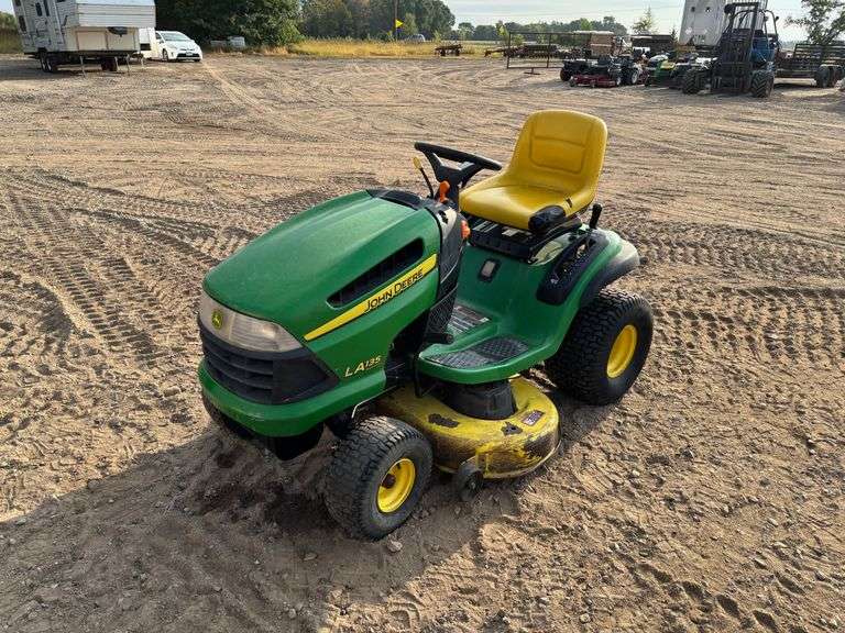 John Deere LA 135 Hydrostatic Riding Lawn Mower With 42" Deck