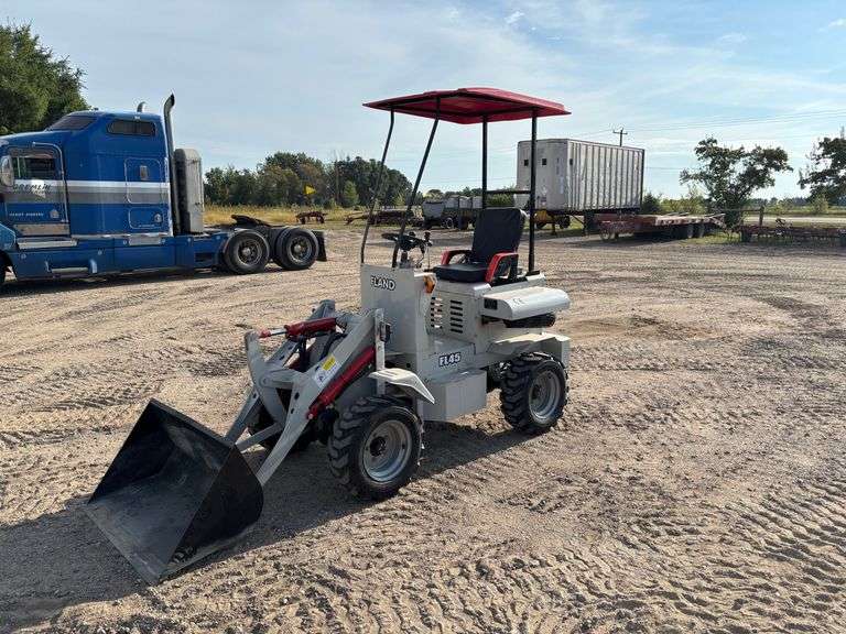 Fland Model FL45 13 HP Gas Wheel Loader With Bucket. Runs And Drives.