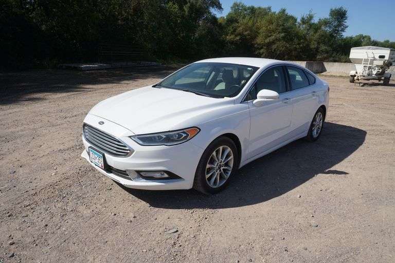 2017 Ford Fusion SE 4 Door Car With 122,078 Miles, 1.5L Ecoboost Motor, Has