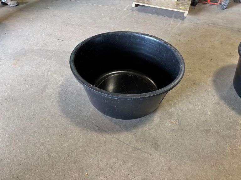 Tuff Stuff Round Tank, Approx. 29" Diameter x 13" Deep.