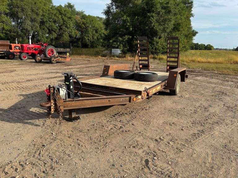 2004 Towmaster 16' Trailer, 81" Between Fenders, Missing 1 Axle, Pintle Hit