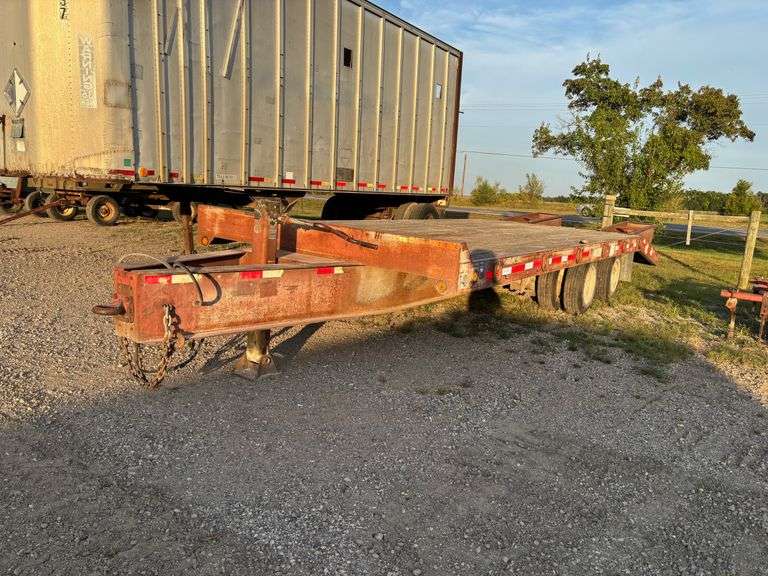 2000 Towmaster T40 25' Tandem Axle Dual Wheeled Flatbed Trailer Equipped Wi