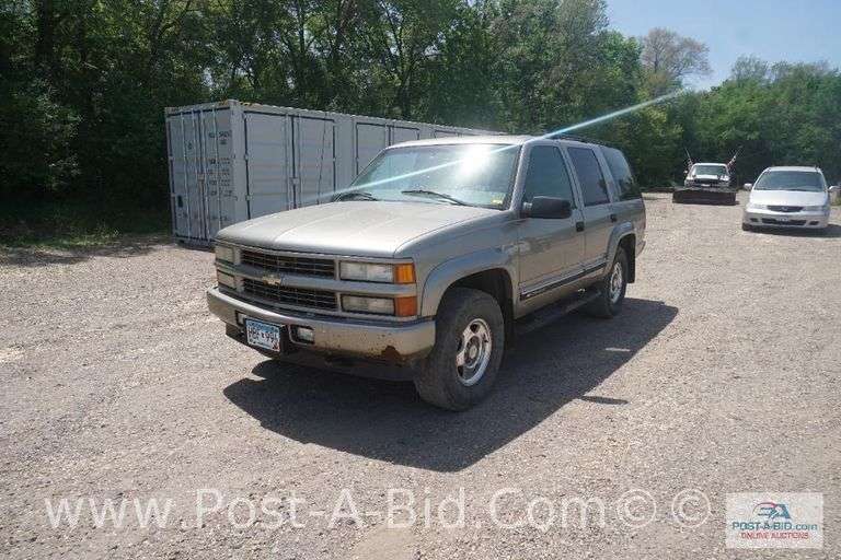2000 Chevy Tahoe With 151, 282 Miles, 5.7 L V8 Motor, Automatic, 4 Speed Tr