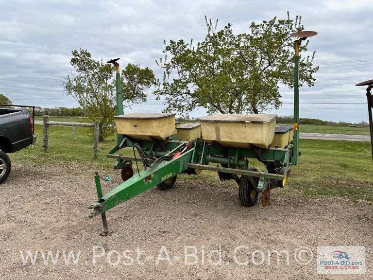 John Deere 4 Row 36" Model 7000 Planter With Yetter Trash Wippers, John Dee  - Elsenpeter Auctions & Real Estate, Inc. dba Post-A-Bid.Com