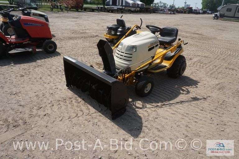 Cub Cadet LT 1018 Riding Lawn With Snowblower, Does Not Run, Condition Unkn