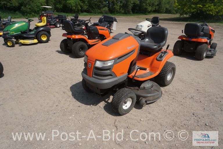 Husqvarna YTH20K46 Riding Hydrostatic Lawn Mower With 46" Deck, 20 HP Kohle