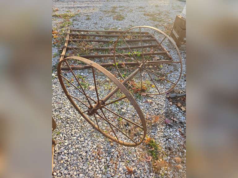 2 Wagon Wheels on Axel