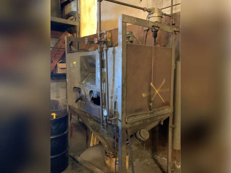 Pangborn Blasting Cabinet (seller states working order) [Needs new Arm Sleeves]