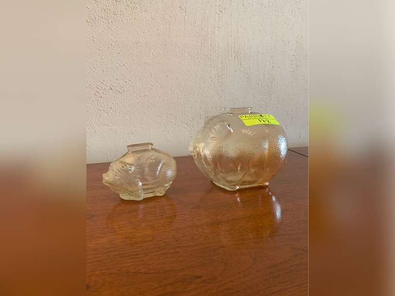 2 piggy banks (large and small)