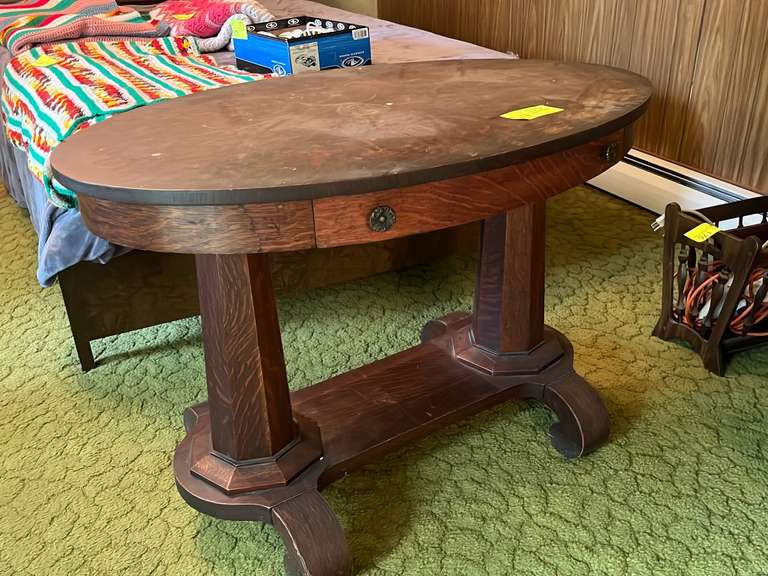 Oval desk with 1 drawer