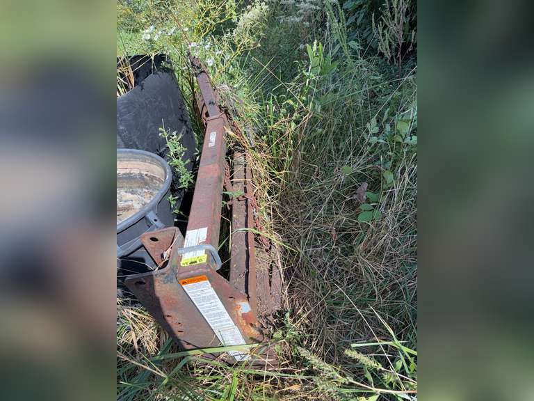 Fork attachment for skid loader (rough)